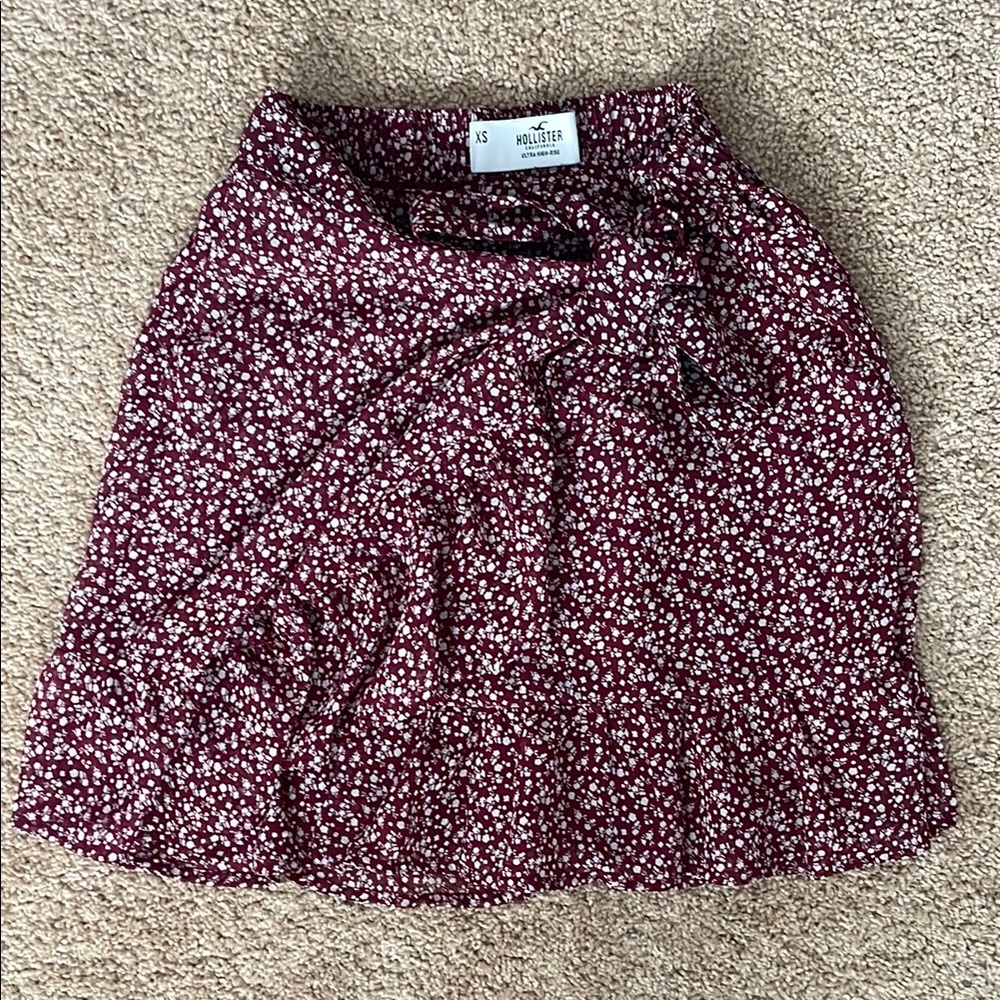 Hollister Women's Floral Skirt - Red